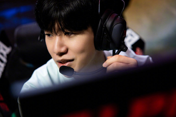 吸引了数十 吸引了数十