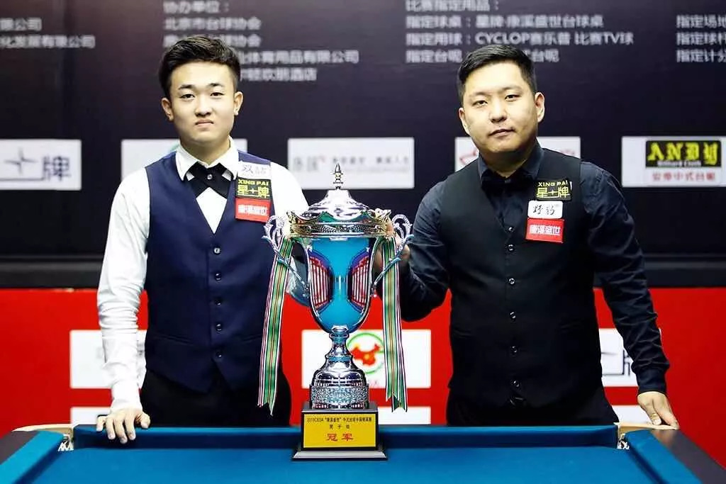 赛场背后的 赛场背后的