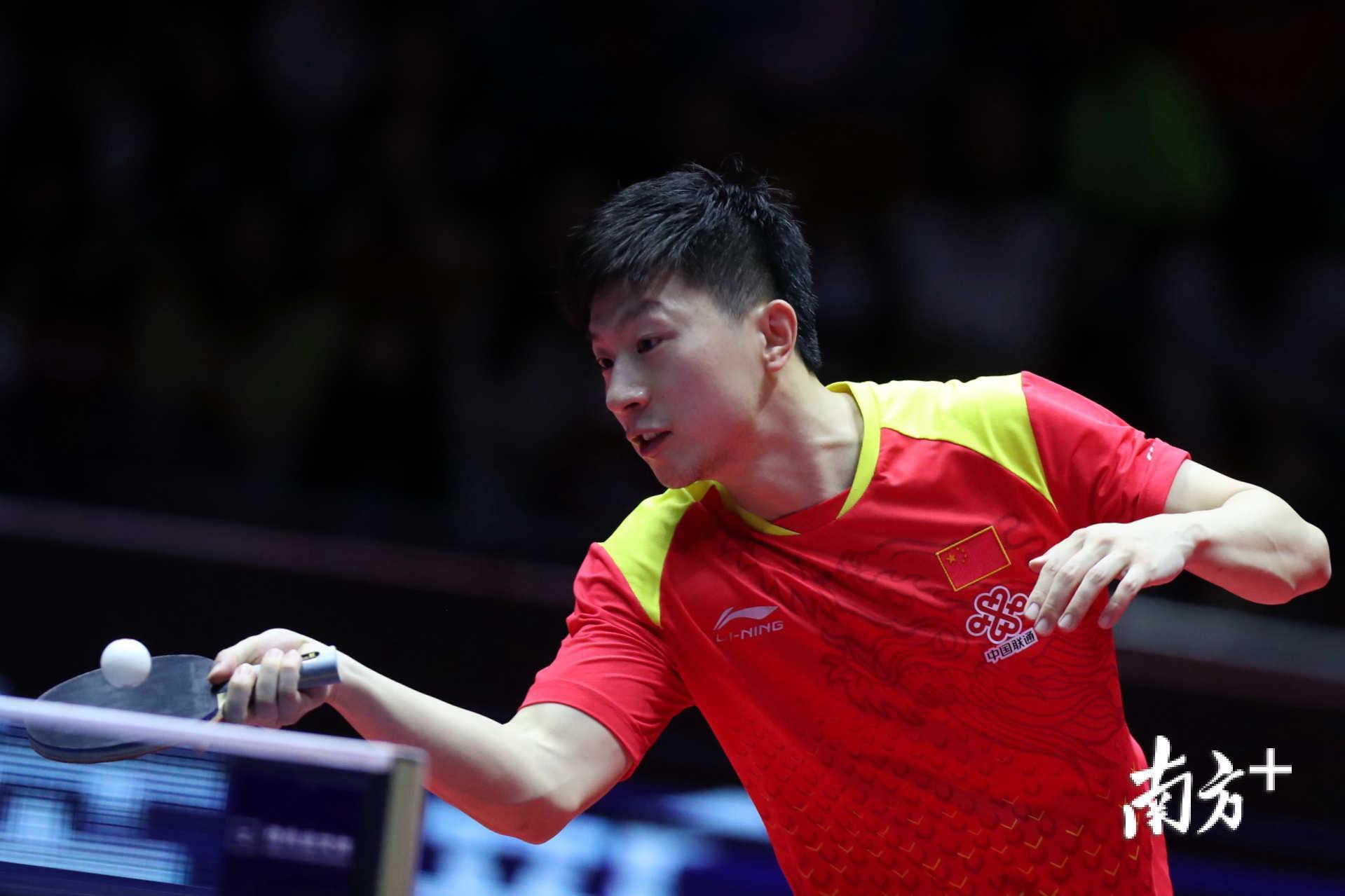 台前幕后的 台前幕后的