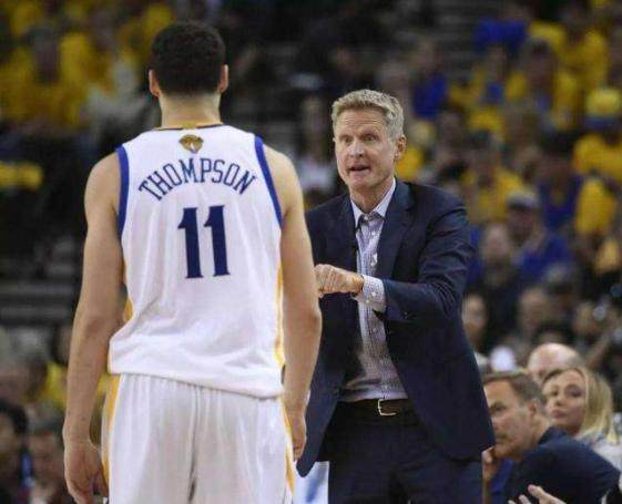 篮板卡位的 篮板卡位的