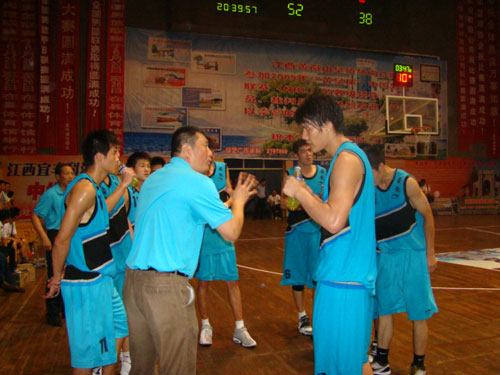 IG惨败TES却迎来好消息！ROOKIE明年不退役，TES赛后上演感人画面